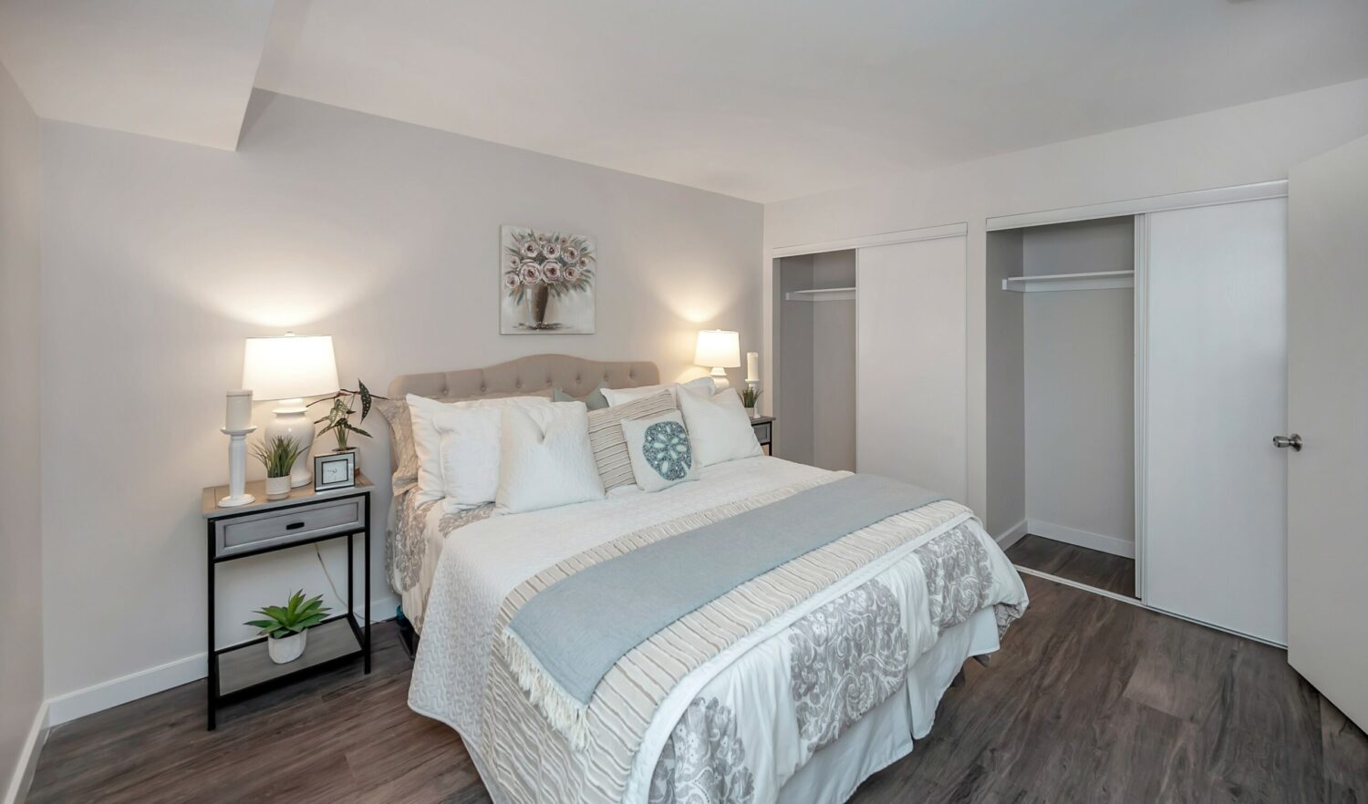 Belle Courts Apartments Bedroom
